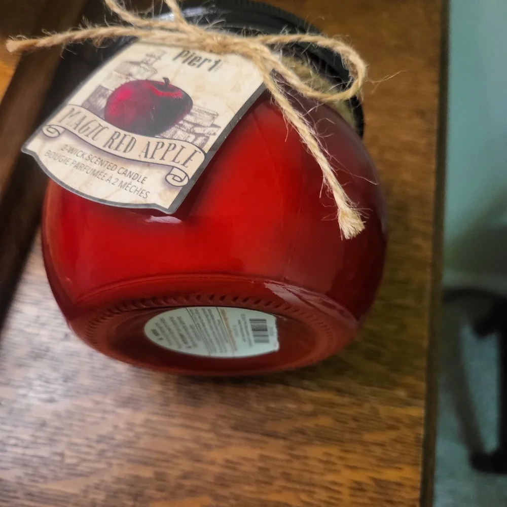 NEW PIER 1 IMPORTS ONE 2 WICK MAGIC RED APPLE CANDLE DISCONTINUED RARE
